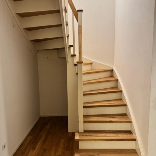 Holztreppen im Raum Amstetten