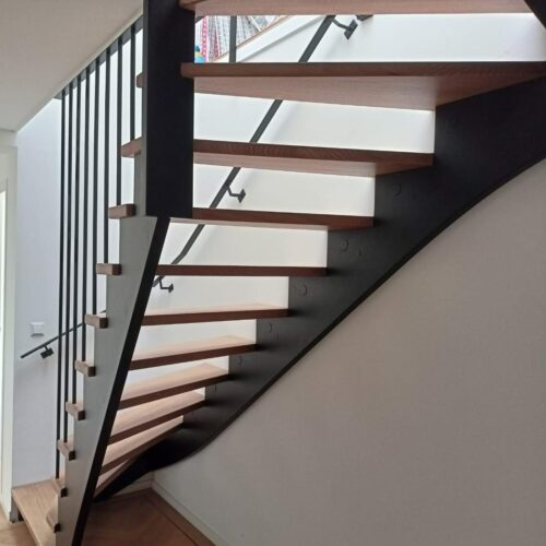 holztreppe knarrt